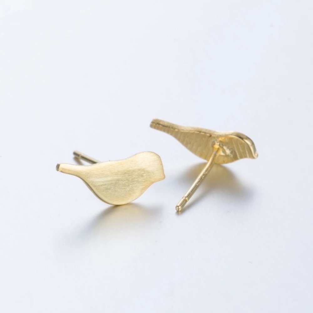 NEW!๐๐ADORABLE!๐LITTLE๐GOLDEN BIRD๐STUDS!๐๐ - Picture 4 of 8